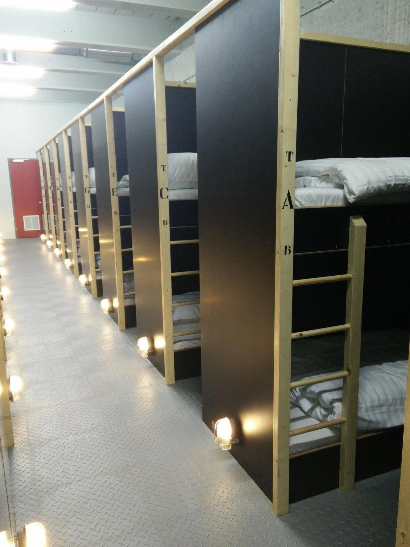Stayokay Hostel Eindhoven - Blue Collar ภายนอก รูปภาพ