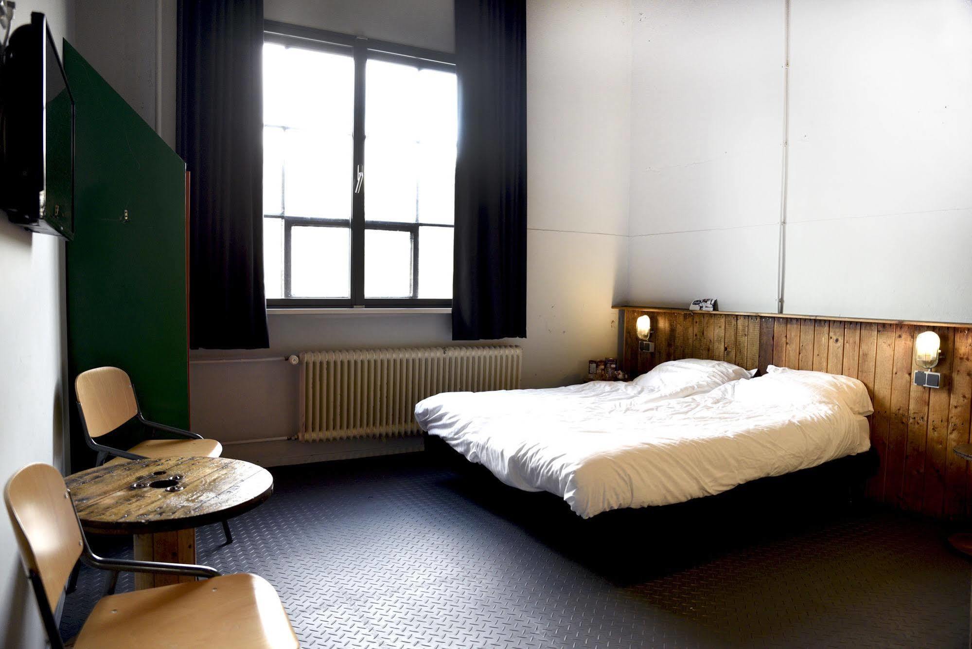 Stayokay Hostel Eindhoven - Blue Collar ภายนอก รูปภาพ