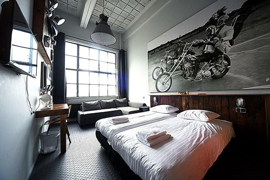 Blue Collar Hotel ไอนด์โฮเวน ภายนอก รูปภาพ